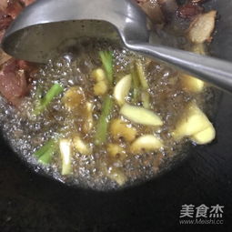 活泥鳅腊肉怎么做好吃  第2张