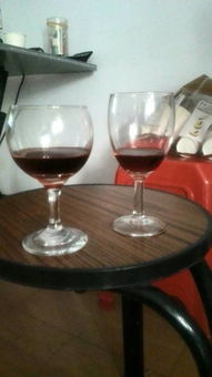 谁知道这两个个杯子分别叫什么名字 是喝什么酒用的,有什么特点 