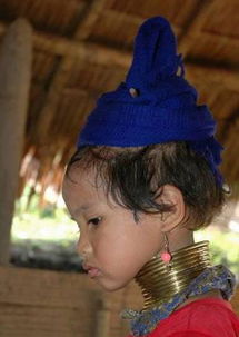 神秘部落 世界上脖子最长的人 5岁开始拉脖子 