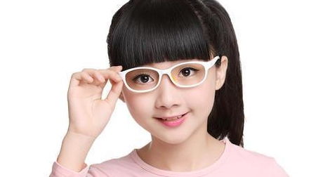 300块钱的眼镜的寿命有多长 为什么你戴上近视镜,度数越来越高
