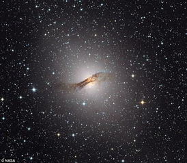 在银河系的人马座黑洞周围可能有无数的小黑洞
