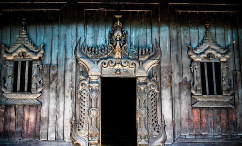 缅甸最昂贵的寺庙,由价值连城的木头建造而成,比黄金还昂贵