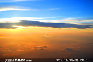 天空中美丽的夕阳美景摄影图片