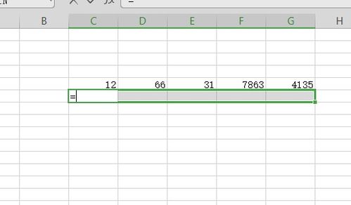 Excel中如何使下方的空格自动填充上方的数据 