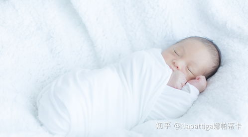 宝宝偏头 歪头怎么办 6个月内的宝宝不建议睡枕头,可以睡定型枕吗 