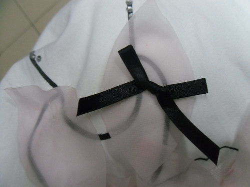 怎么用一个丝带系蝴蝶结 缝在衣服上的 