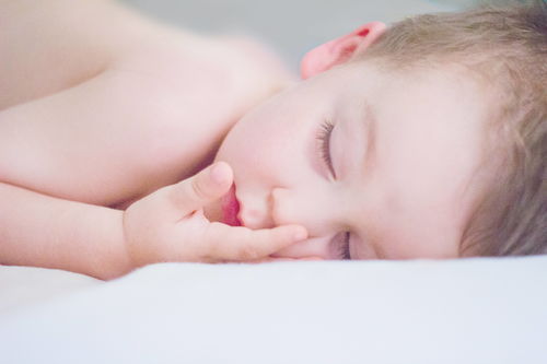 四岁半孩子睡觉磨牙是什么原因呢吃什么药（四岁半孩子睡觉磨牙是什么原因呢吃什么药最好）
