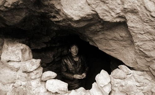 被日军抓往日本的中国人,孤身一人躲藏在山洞13年,他怎样过的
