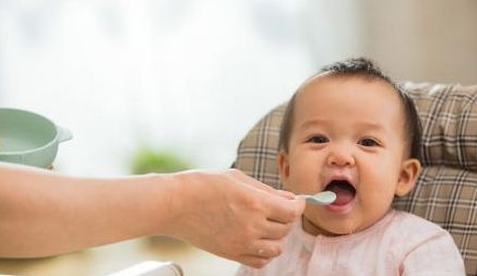 孩子爱积食,2类食物要少吃 化积食,除减少喂食量,2动作要坚持 宝宝 