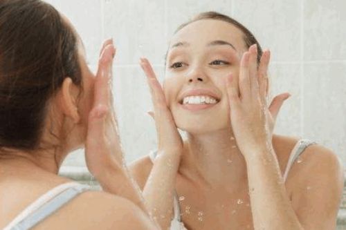 冷热水交替洗脸先用凉水还是热水 