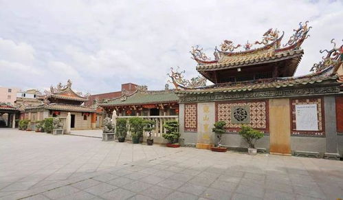 福建一座寺庙,是泉南著名的千年古刹,属全国重点佛教寺院之一