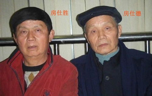 成龙在安徽的两个哥哥 大哥81岁,二哥75岁,2013年见过成龙一面