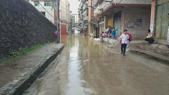 门面房下暴雨床上就涨水,半年涨水四次最深到二楼 