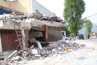 四川雅安芦山发生7级地震房屋损毁严重 幻灯图 