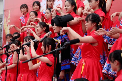 唱响红歌 歌颂祖国 成都市青苏职中举行庆祝中华人民共和国成立71周年大会