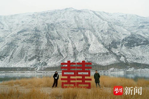 每到一地都搭 囍 字打卡,这对新婚夫妻的旅行结婚超酷