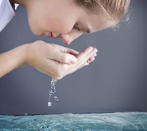 健康科普 温水和冷水交替洗脸