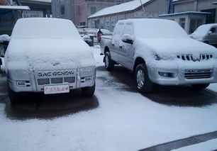 下雪天开车挡风玻璃怎么除雪