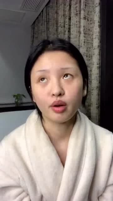 因女友素颜太吓人,小伙提出分手,女友发来这个视频她什么意思 