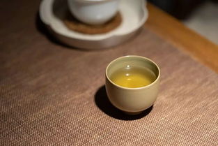 白茶红茶绿茶一定要用温水冲泡吗,茶叶可以用冷水泡吗?