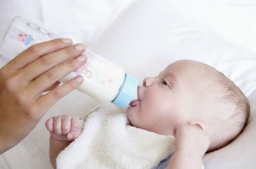 四个月宝宝奶量 四个月宝宝一次吃奶量多少合适啊