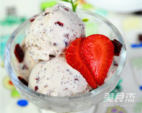 清凉冰爽蔓越莓奶油冰淇淋的做法 清凉冰爽蔓越莓奶油冰淇淋怎么做 