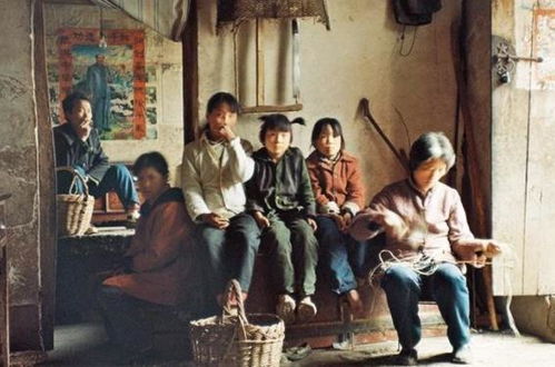 实拍80年代中国农村 生活清贫 温馨快乐
