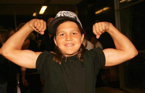 2岁健身,8岁体脂率1 被称为最强壮男孩,昔日童星27岁身材变这样
