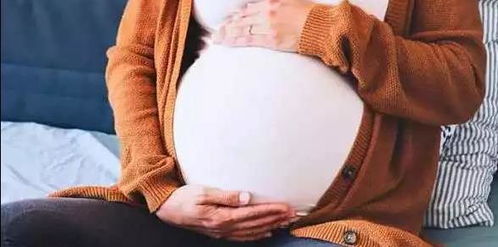 肚子还在动 ,27岁产妇顺产双胞胎后大喊,医生检查出惊喜