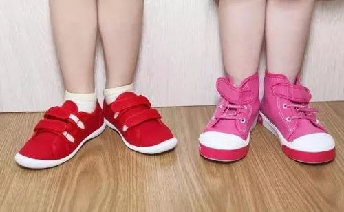 总 穿反鞋 的宝宝,智力有问题 孩子屡教不改都是家长搞错了