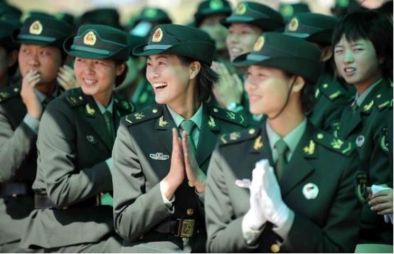 想考军校的女生看过来,这些军校在招女生,毕业还 包分配