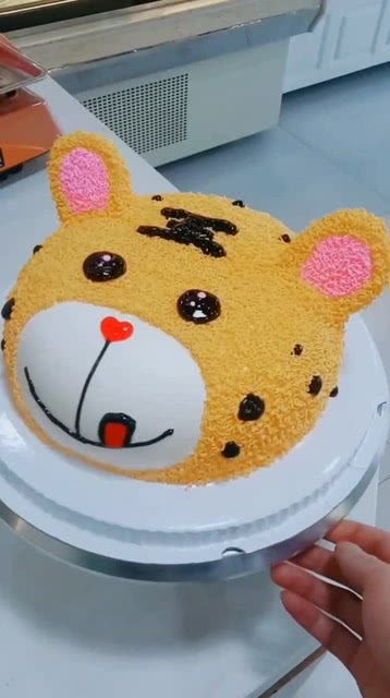 用蛋糕做成的小老虎,这么可爱我都舍不得吃了 