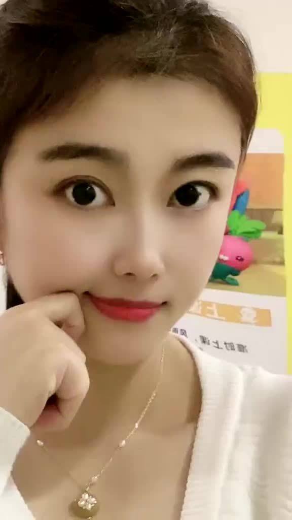 青春靓丽的美女,大眼睛真漂亮 