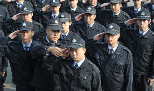 深圳保安一个月3600,一天坐着看好门就行,被人说吃不了苦