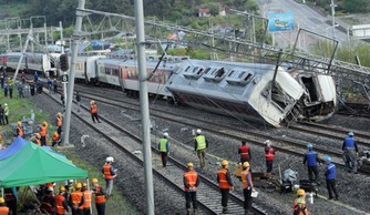 韩国丽水发生列车脱轨事故 已致1人死亡8人受伤 11 