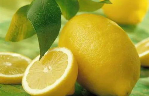女性吃柠檬能变白 建议 若想要皮肤变白,可常吃这4种水果