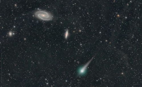 泛星彗星与美丽的星系同框