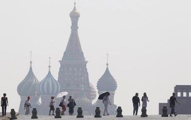大雾笼罩下的莫斯科圣巴西尔教堂及红场 