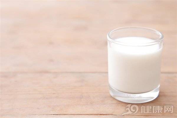 喝脱脂奶可以有效减肥吗(喝脱脂奶可以有效减肥吗女性)