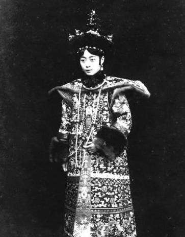 中国历史上末代皇帝大婚的照片 花轿和想象中差别很大