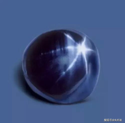 世界上最大的蓝宝石 重达1404克拉,价值7亿,取名 亚当之星