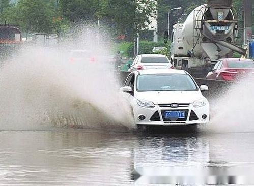 修车工提醒 下雨天开车,不关闭这个按钮,发动机可能会提前报废 