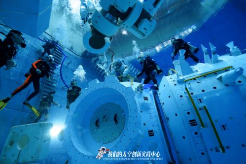 超燃 中国航天员模拟失重环境水下训练视频曝光