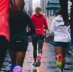 锻炼身体是早上跑步好呢还是晚上跑步好「晨跑午跑和夜跑哪种锻炼方式最健康了解跑步的最佳时间」