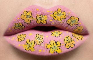 加化妆师在嘴唇上作画风靡社交网站 精致迷人