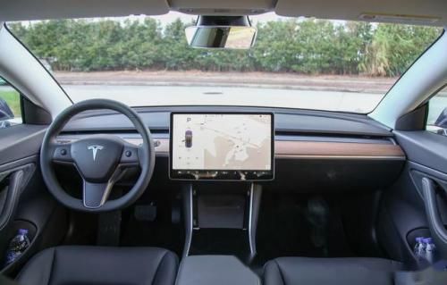 特斯拉内饰怎么弄好看的 特斯拉model3内饰摆件怎么搭配