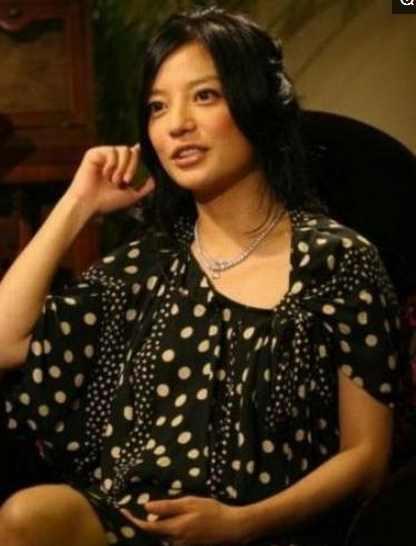 黄晓明首次承认 最爱的她,苦追她四年,她却大肚嫁百万富豪 