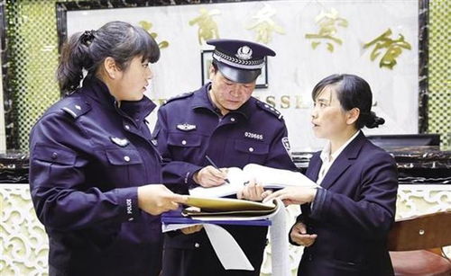 到酒店住宿时,如果遇到警察查房要注意什么 导游告诉你答案