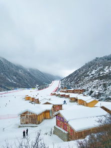 鹧鸪山 一个会下粉色雪花的雪山,一个雪山与木屋的完美结合