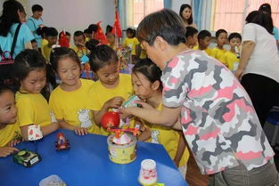 幼儿园的孩子们提前体验小学生活